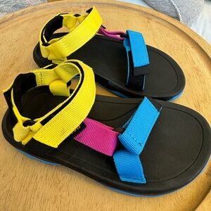Teva size 11